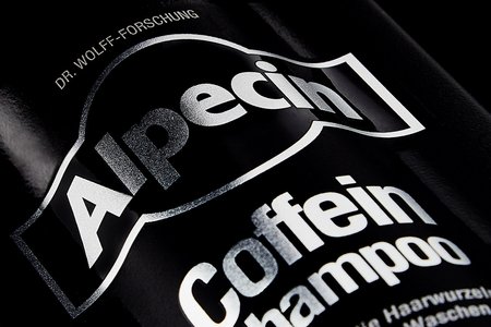 [Translate to id_ID:] Das Erfolgsprodukt von Alpecin im Black Design