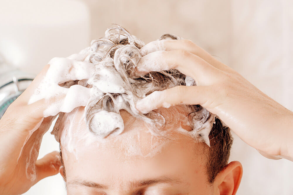 Shampoo und Liquid gegen Haarausfall